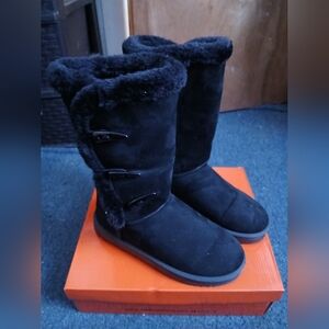 Women's Size 9 Warm Black Winter Boots.